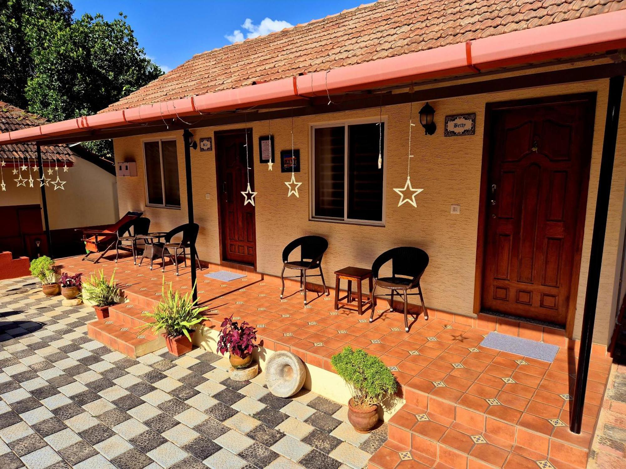Sunny Smiles Homestay Mangalore Esterno foto